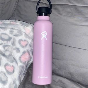 BABY PINK HYDRO FLASK